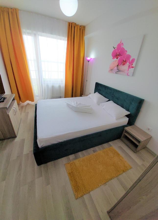 North Club Apartments Mamaia Exterior photo
